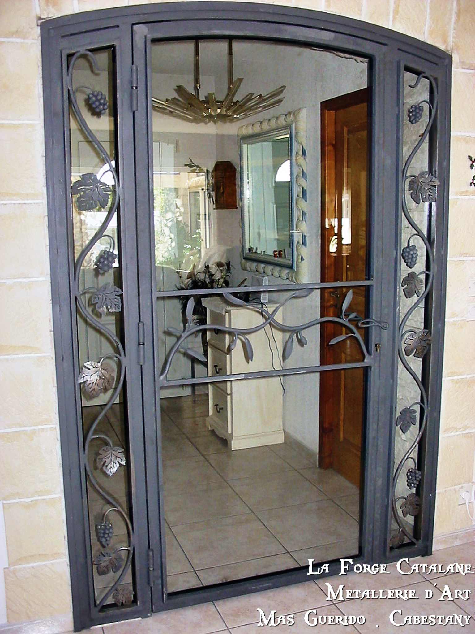 porte vitree cintree inspiration vegetale forge catalane.jpg